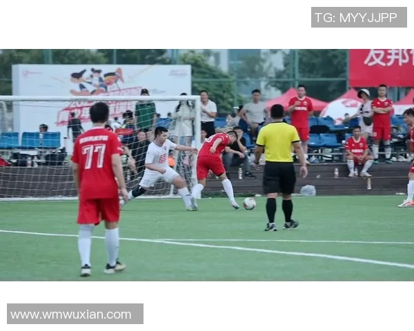 乐趣足球带你领略激情与快乐的完美结合,享受每一场比赛的精彩瞬间